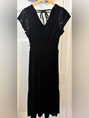 GAP Black Velvet V‑Neck Midi Dress